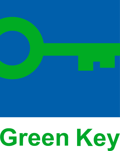 GREEN KEY DEUTSCHLAND Logo - ein grüner Schlüssel auf blauem Hintergrund