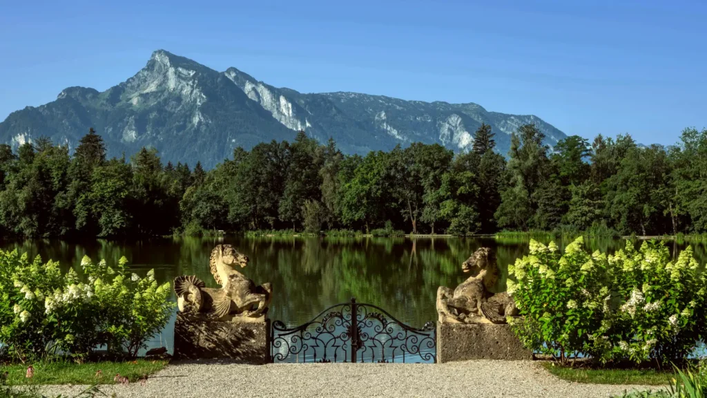Der Untersberg im Berchtesgadener Land vom Leopoldskroner Weiher aus