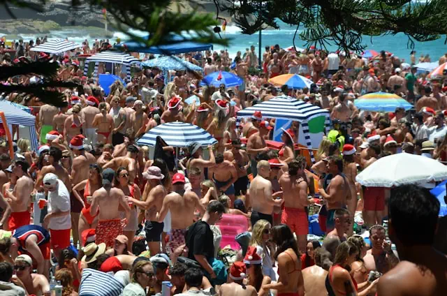 Massentourismus am Strand