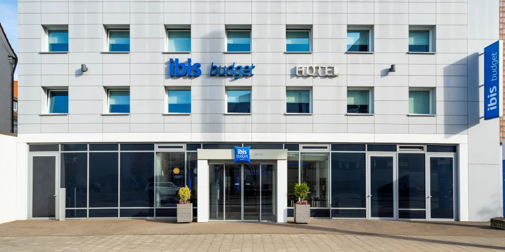 Hotelfront - ibis budget Ulm City
