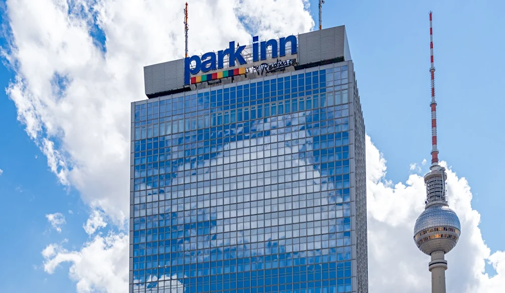 Außenansicht des Park Inn by Radisson Berlin Alexanderplatz