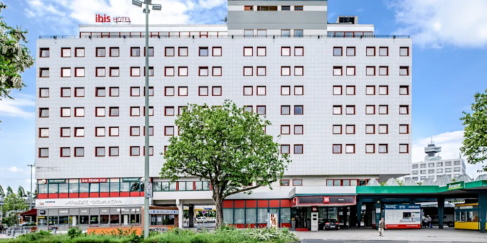 Außenansicht des ibis Berlin Messe