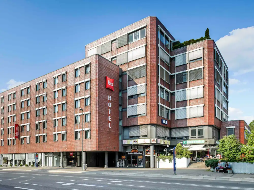 Außenansicht des Hotels ibis Ulm City
