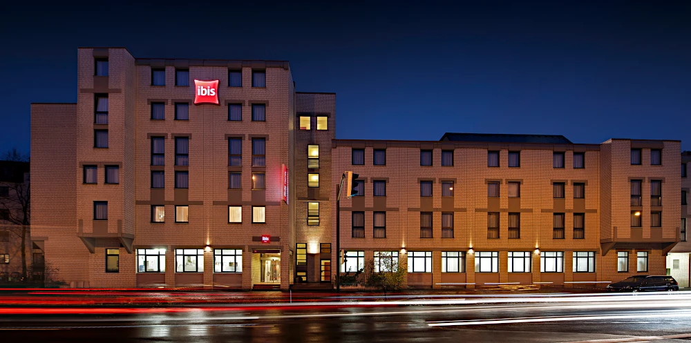 Außenansicht des Hotels ibis Bremen City