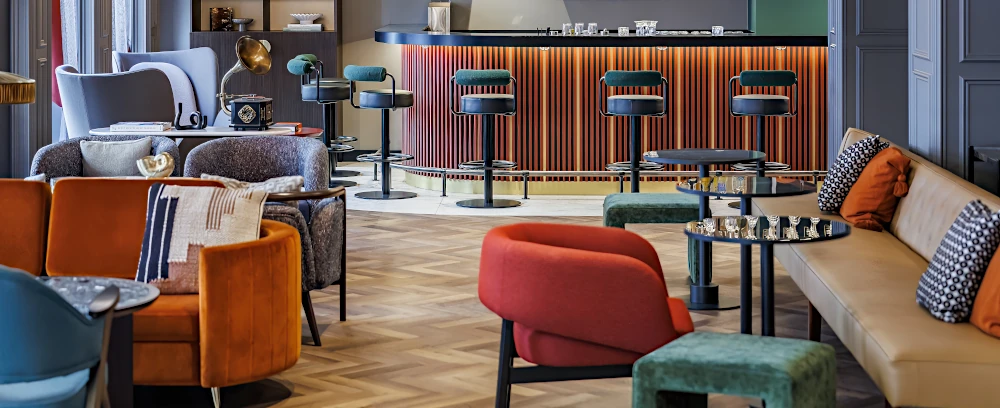 Bar und Lounge des Hotels Radisson RED Berlin Kudamm