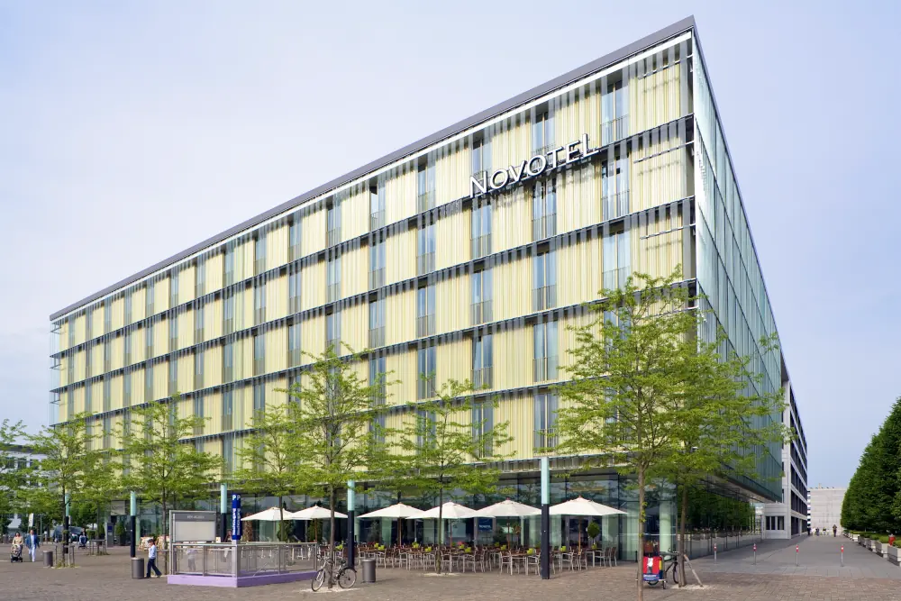 Außenansicht des Novotel München Messe