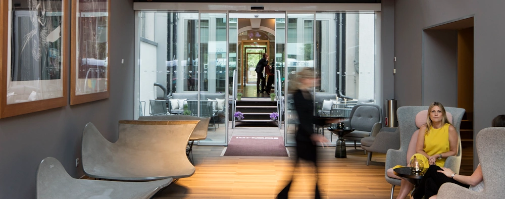 Lobby des art'otel Berlin Mitte