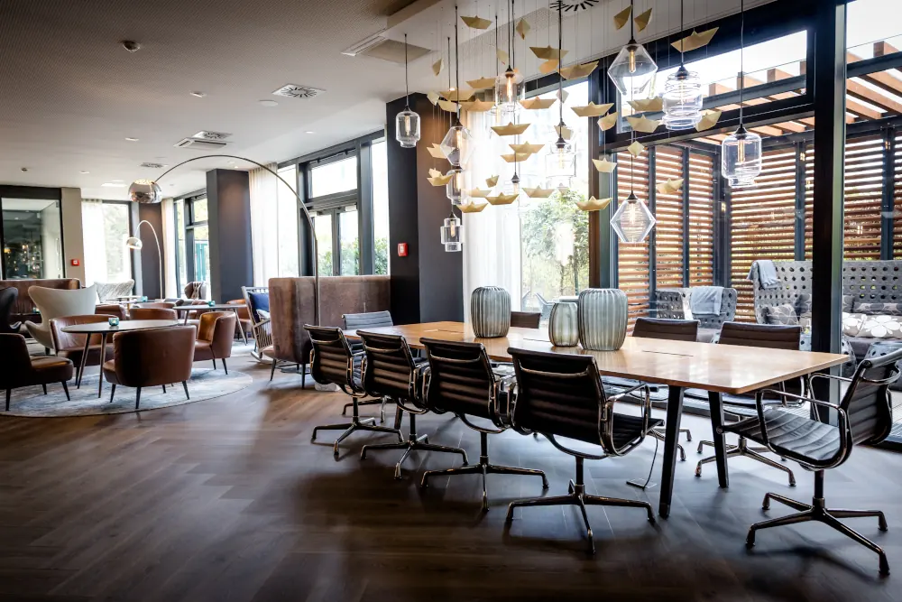 Lobby des Motel One Hamburg Alster