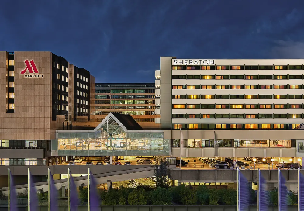Außenansicht des Sheraton und Marriott Hotels