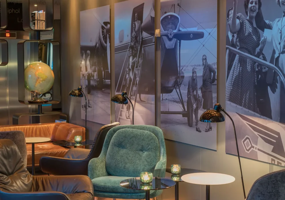 Lounge des Motel One Hamburg Airport