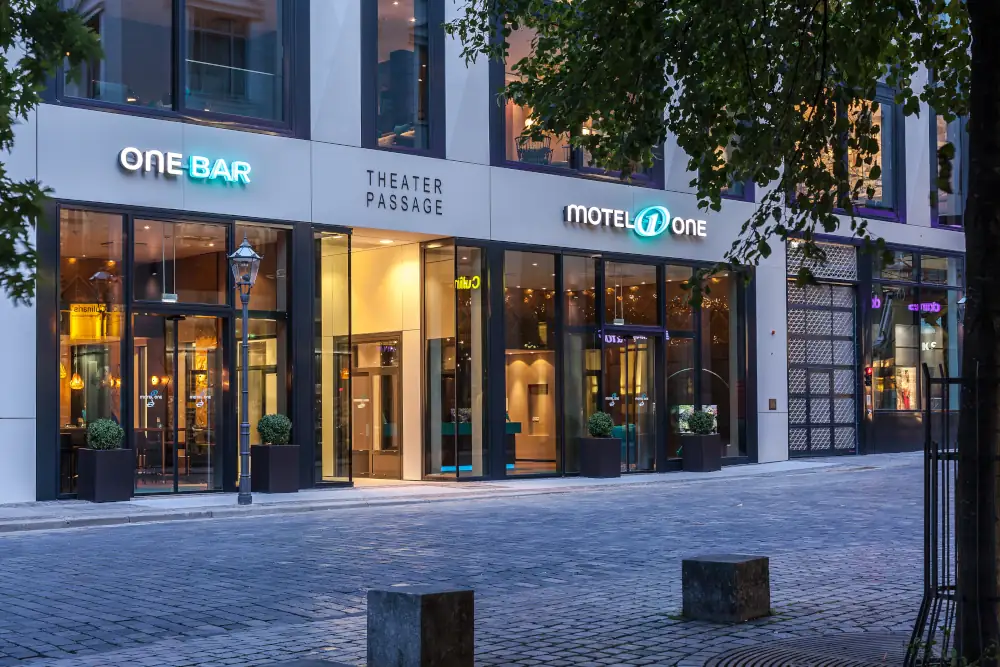 Außenansicht des Motel One Leipzig-Augustusplatz
