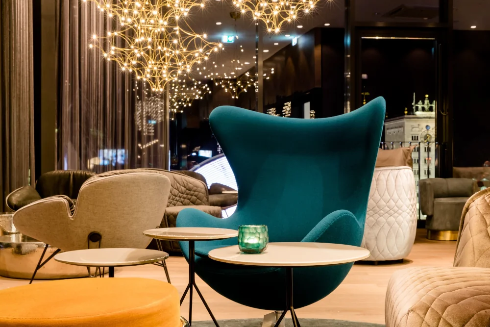 Lobby des Motel One Leipzig-Post