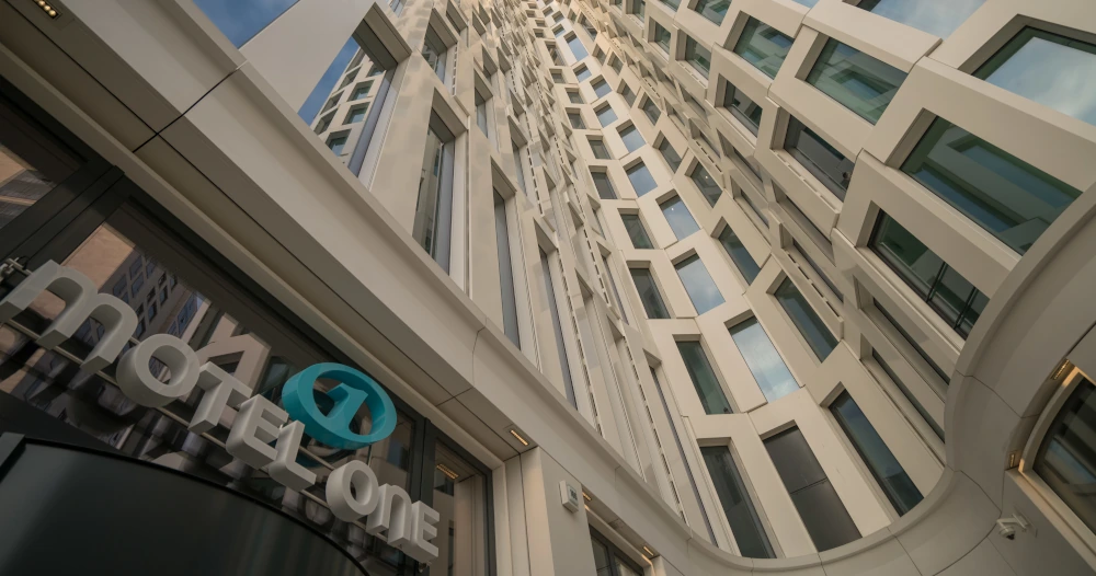 Außenansicht des Motel One Berlin-Upper West