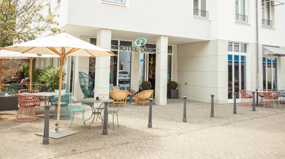 Außenansicht des Motel One Saarbrücken