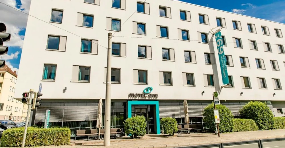 Außenansicht Motel One Nürnberg-Plärrer